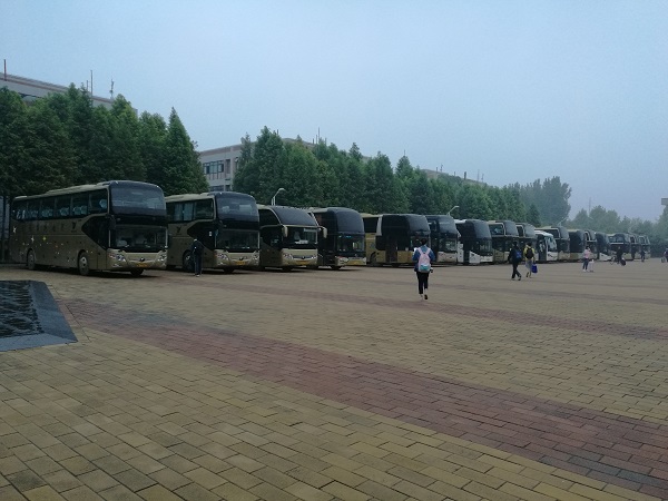 鄭州大巴車租賃:醉漢大巴吸煙被阻止,毆打大巴司機(jī)釀事故http://www.dgfgwj.com/